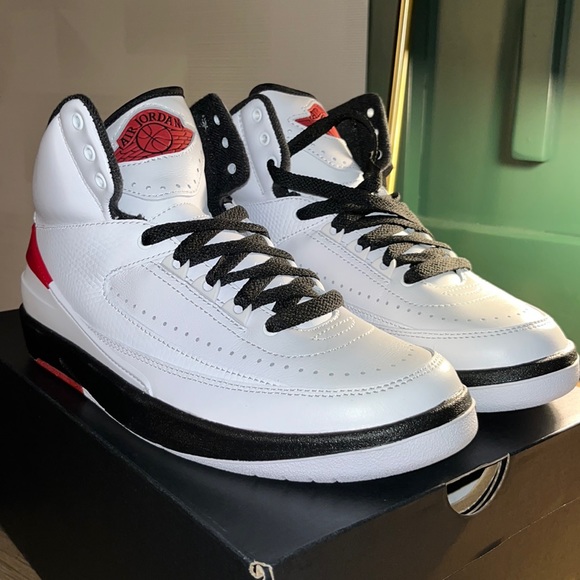 Authentic * Jordan 2 Retro ‘CHICAGO’ (Box included)